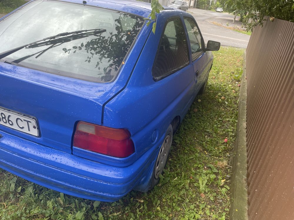 Ford escord 1992 рік . Газ.