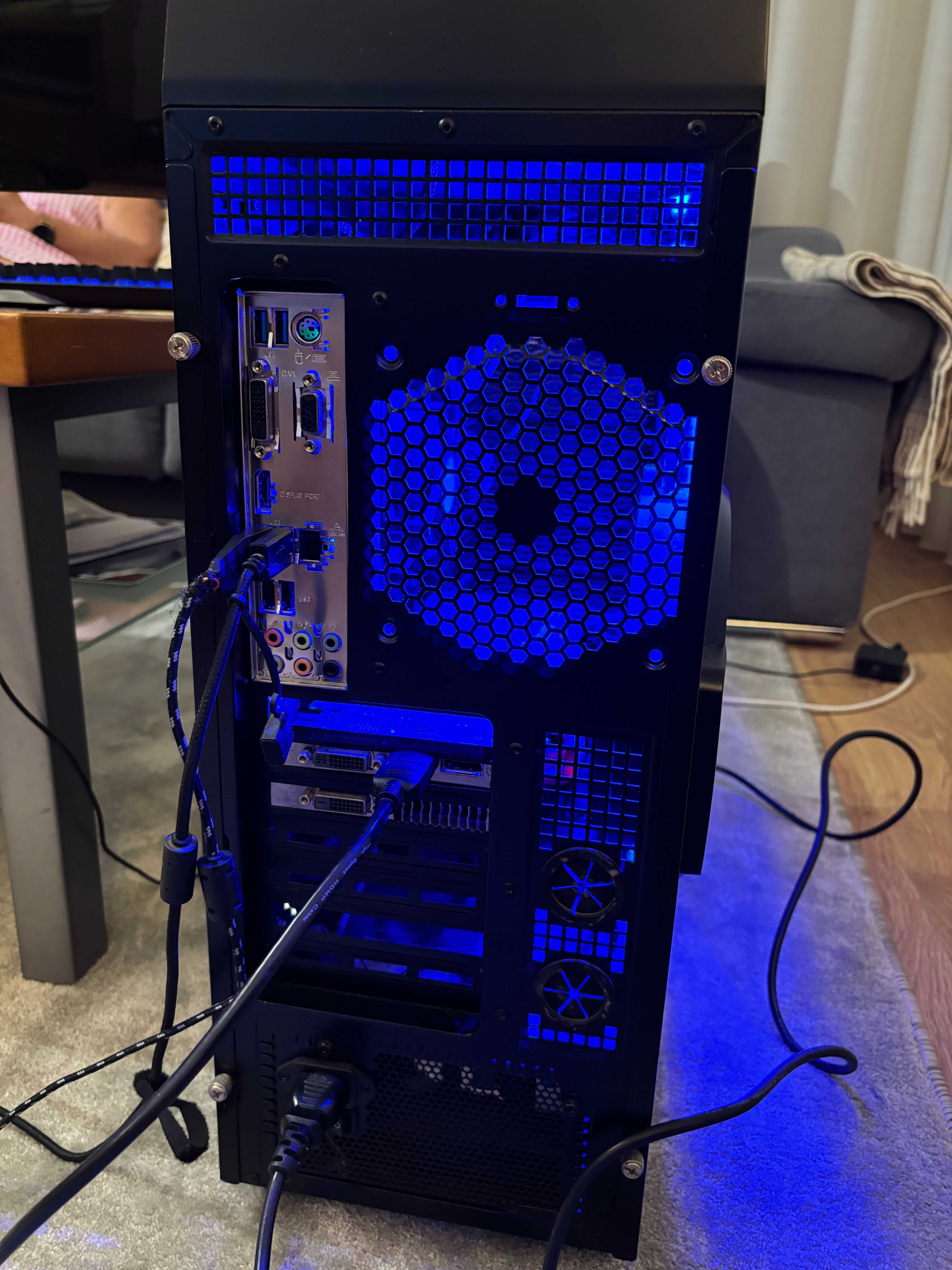 Computador Torre + Monitor | RAM 8Gb Disco 1Tb