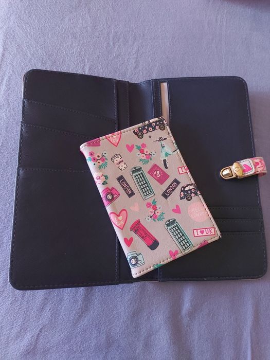 Carteira passaporte e bilhete avião/viagem