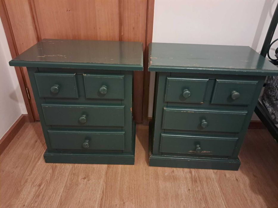 Vendo cama de casal, colchão, cómoda e mesinhas de cabeceira