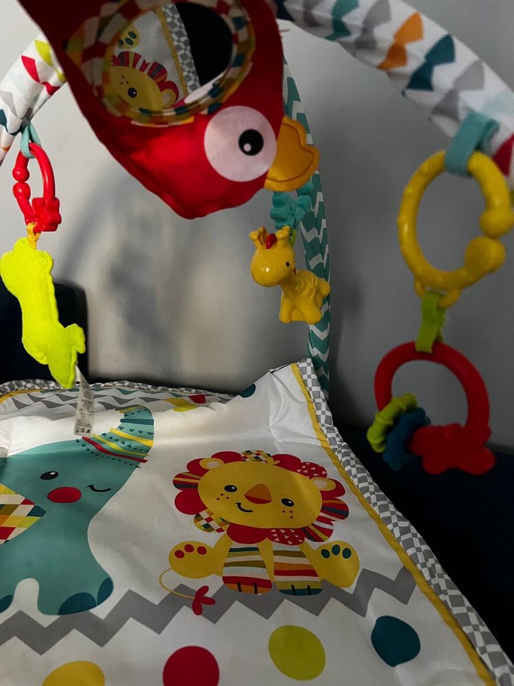 Lezaczek/mata edukacyjna Fisher Price