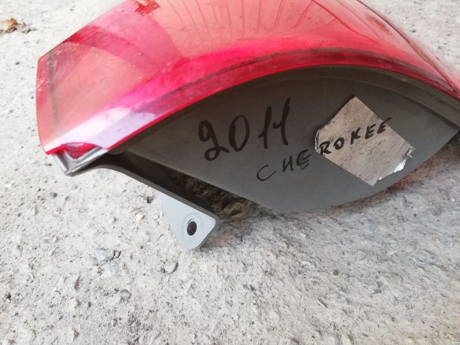 Задня фара зовнішня ліва cherokee 2011