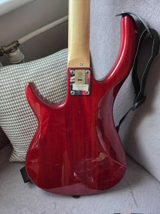 Gitara basowa Peavey Milestone - BXP, 4struny,kolor Red.
