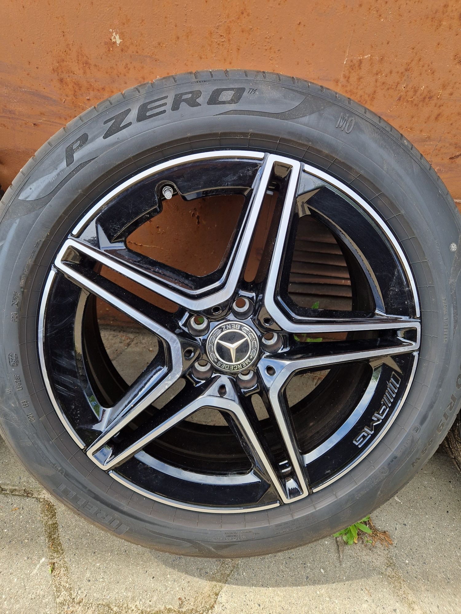 Oryginalne Koła Mercedes-Benz GLB GLA AMG W247 235/50R19 Pirelli 22r.