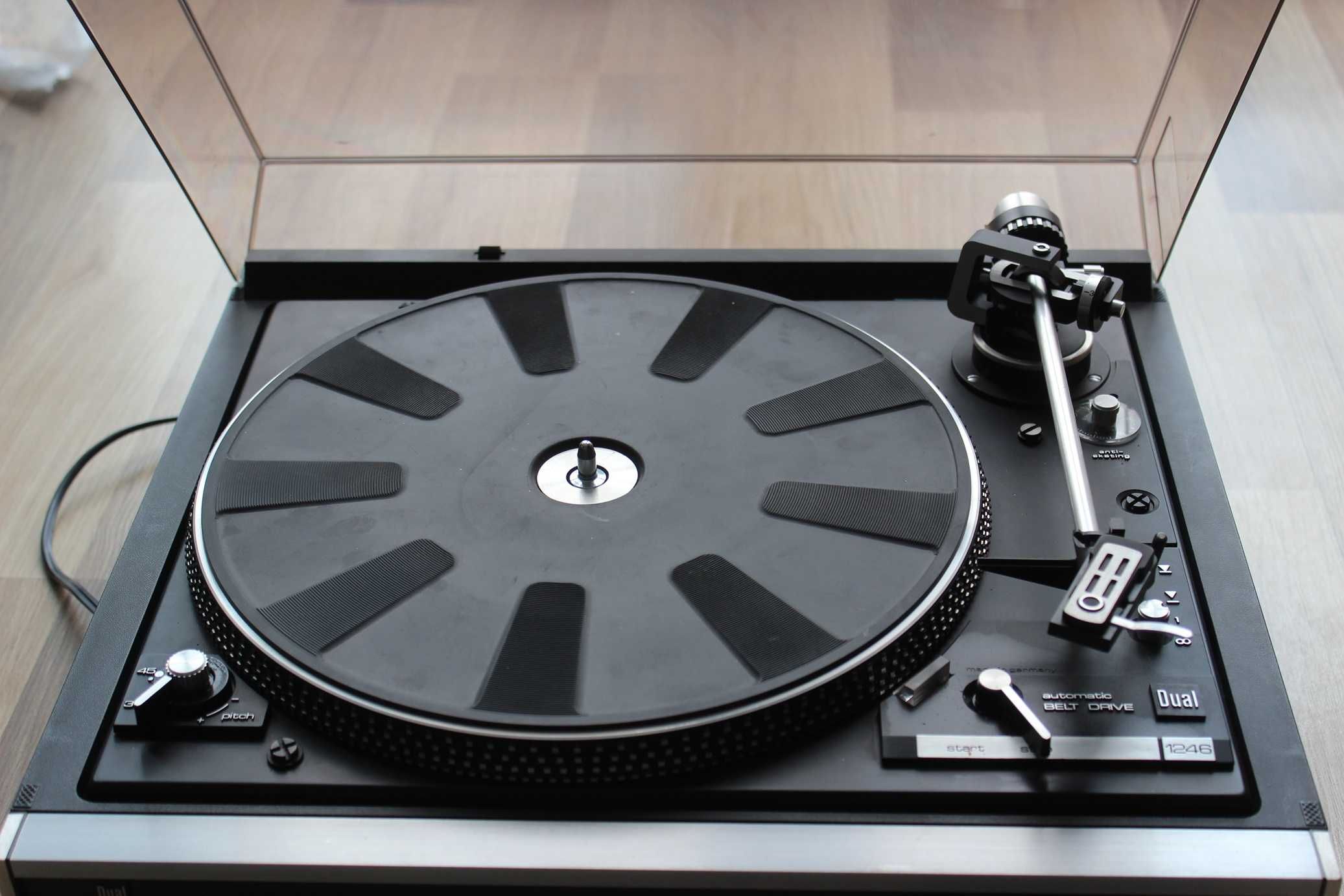 Sprzedam Gramofon ze wzmacniaczem Dual HS 152