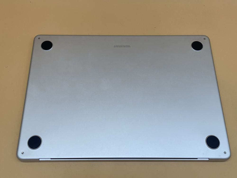 Macbook air 2022 m2 256gb ідеал батарея 14 циклів ! Тримає як новий!