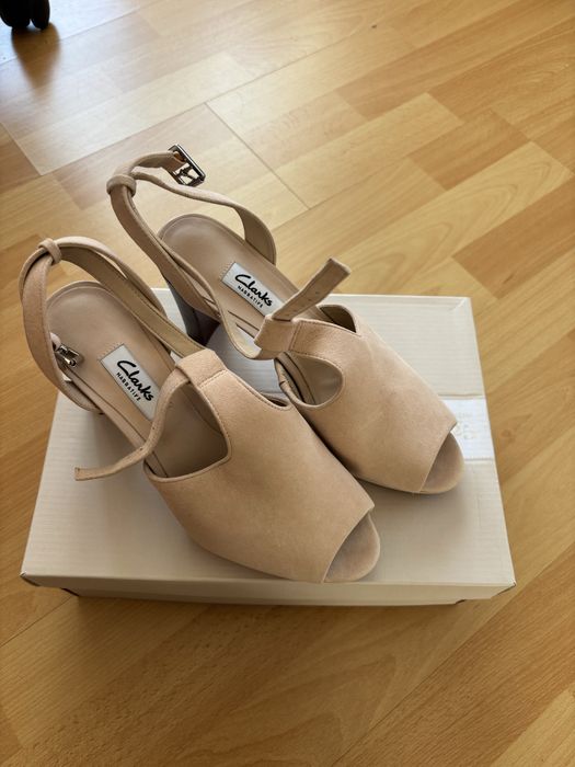 Buty na obcasie Clarks