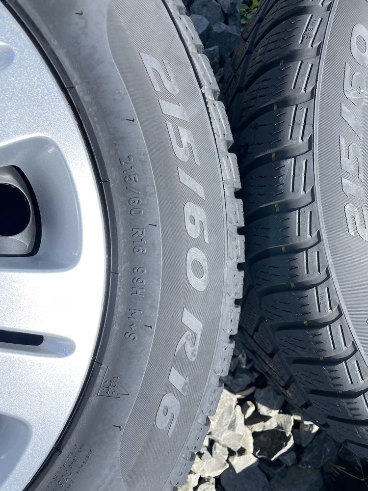 Шини зимові Pirelli Sottozero 3 215 60 16 2020