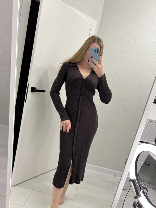 Сукня H/m коричнева в рубчик сукня максі  трикотажне плаття