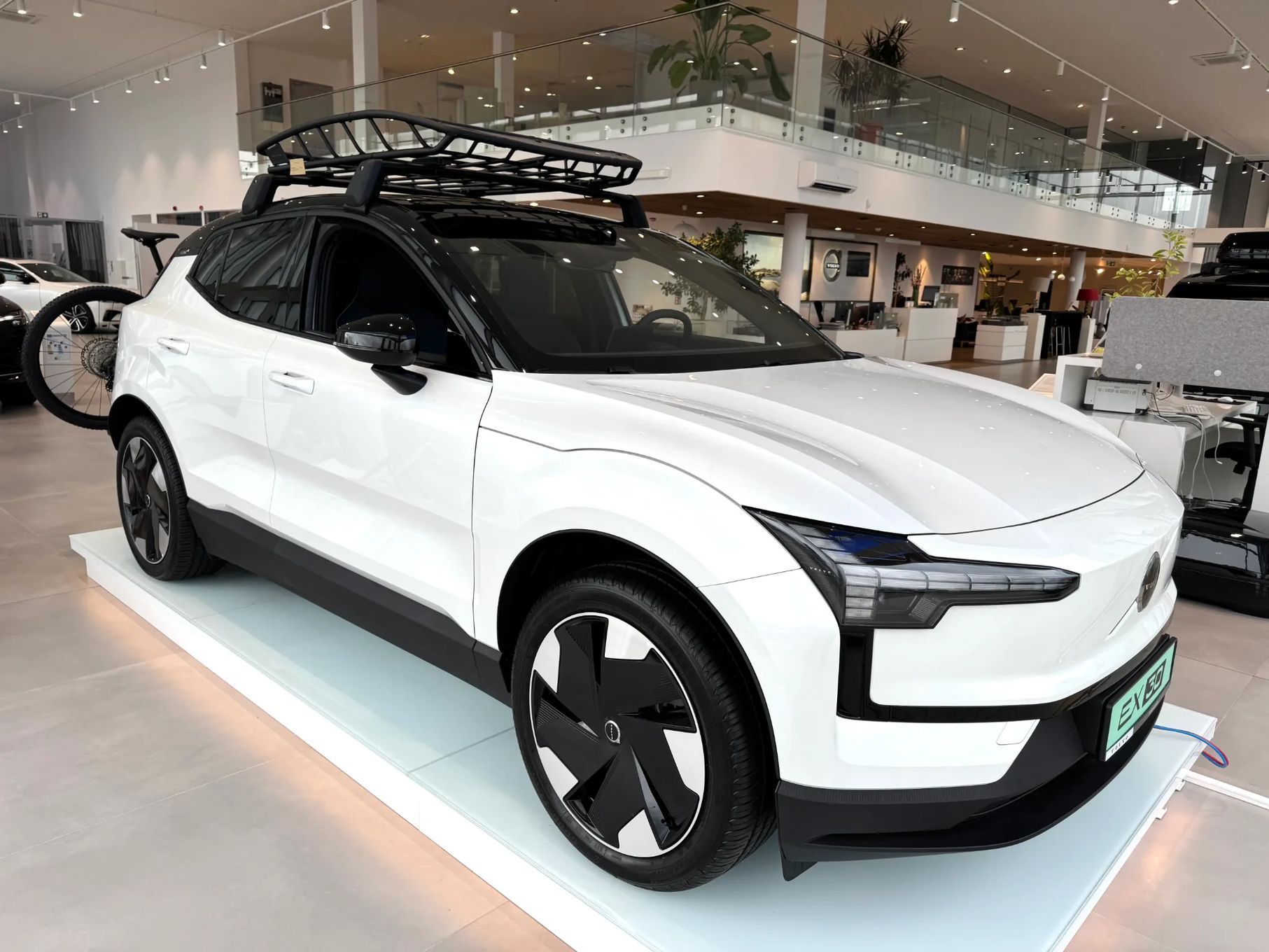 Volvo EX30 Single Motor Extended Range 272 KM CORE NOWY Dostępny od ręki