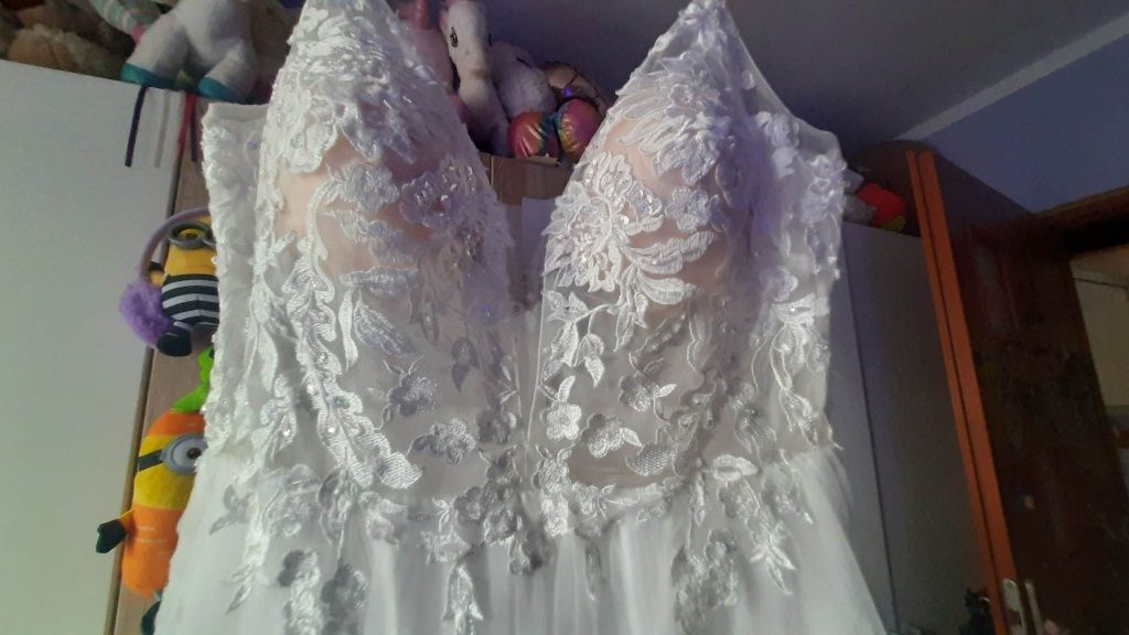 Suknia ślubna z metką