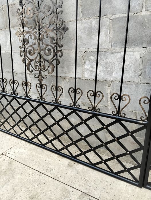 Продам металеві ворота