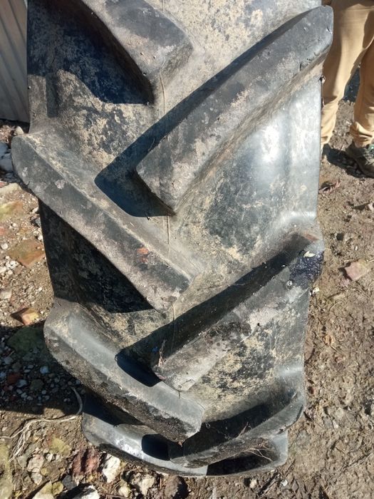 Opona 13.6x38  radialna używana