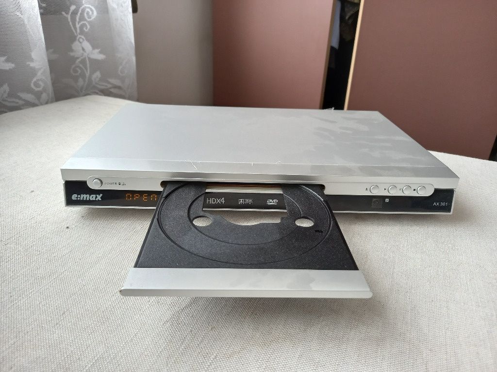 Odtwarzacz DVD AX301