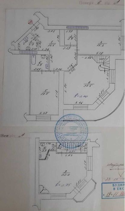 Продам двоповерхову квартиру з видом на р. Дніпро в центрі