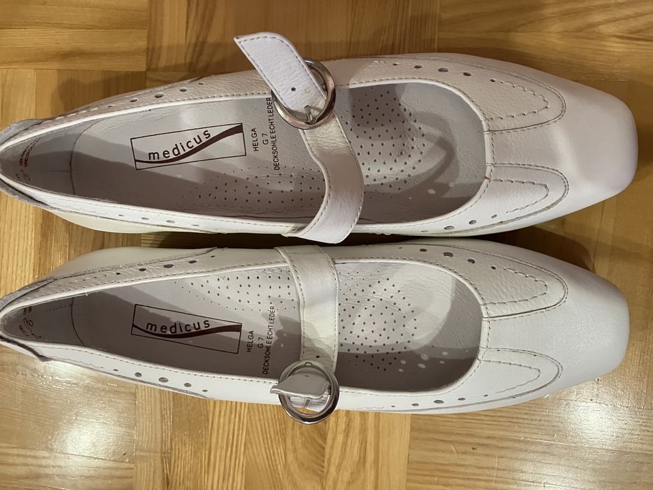 Buty białe Medicus rozmiar 7