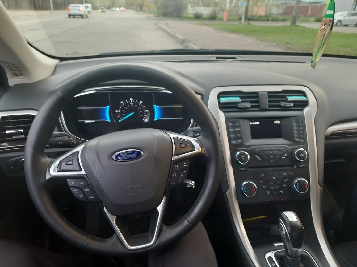 Ford Fusion Hybrid 2014