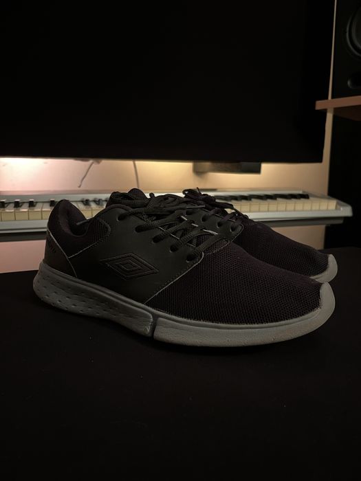 Кросівки Umbro Взуття