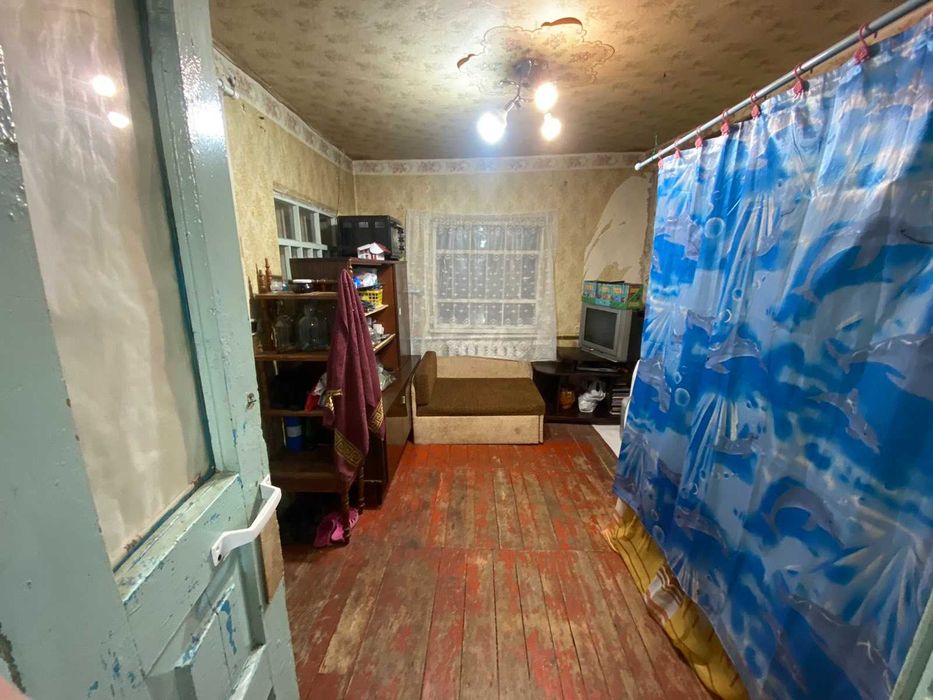 Терміново!Продам теплий будинок у центрі,з ділянкою 11 соток,газ,піч