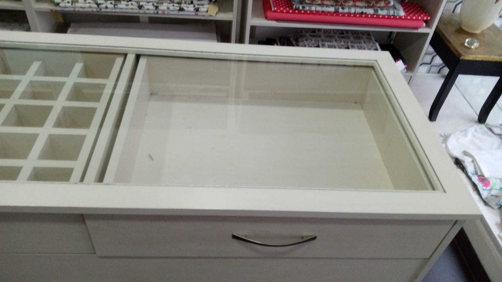 Cómoda utilizada numa retrosaria