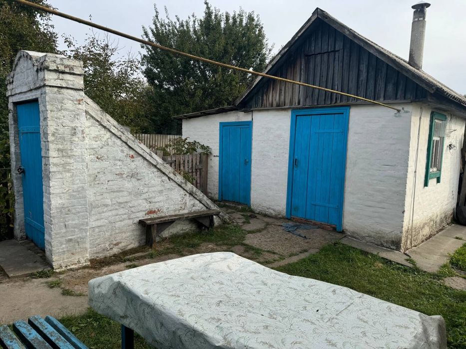 Будинок з великою ділянкою землі
