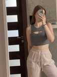 Letni tank top crop top z wycięciem dekolt krótki elegancki zasuwany