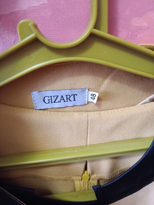 Жовта сукня з піджаком