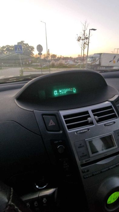 Toyota Yaris 1.0 Gasolina VVT-i (2006)