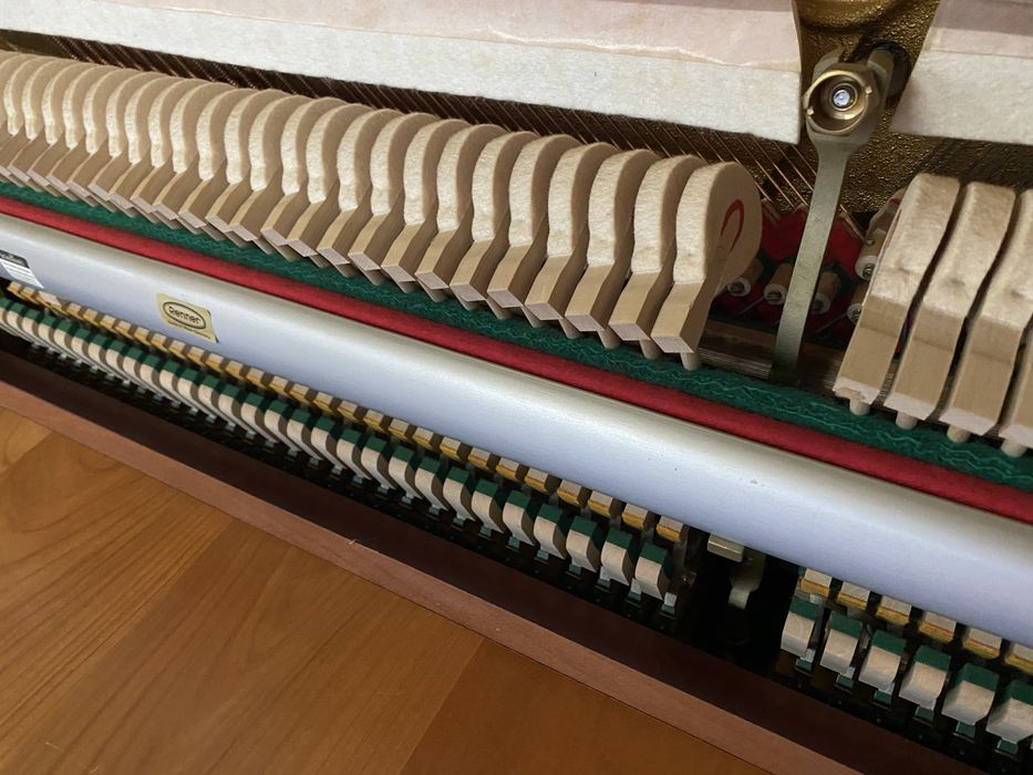 Piękne pianino Schimmel