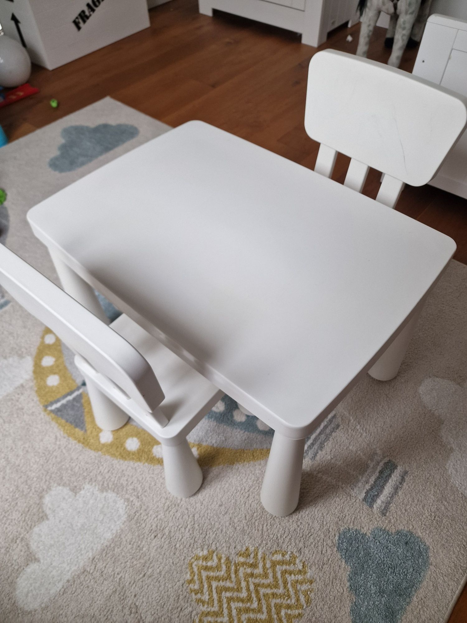 Stolik dla dzieci mamut  Ikea 2 krzesełka