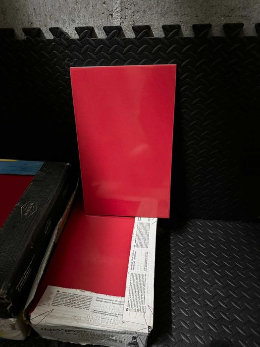 Płytki Ścienne Białe Czerwone Czarne 250x400x8 mm Gatunek 1