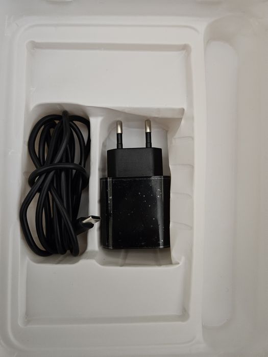 SwanScout 710S - Бездротовий зарядний пристрій для двох телефонів