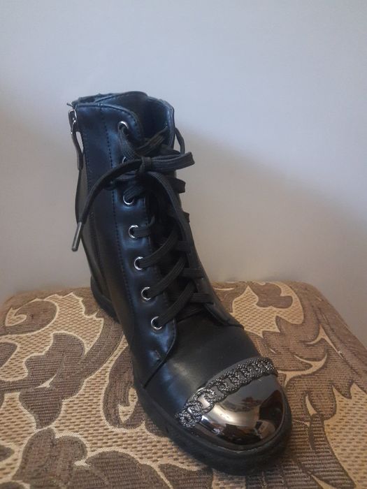 Ботинки женские р.36