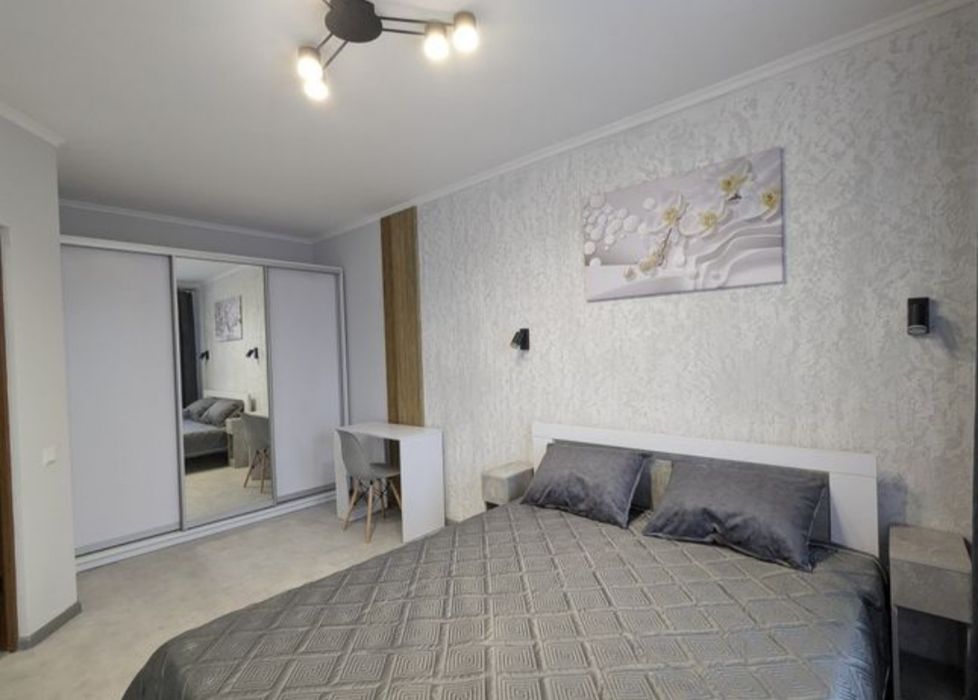 2к -1 к Посуточно Почасово Дворец Спорта 1й дом от метро Палац Спорту