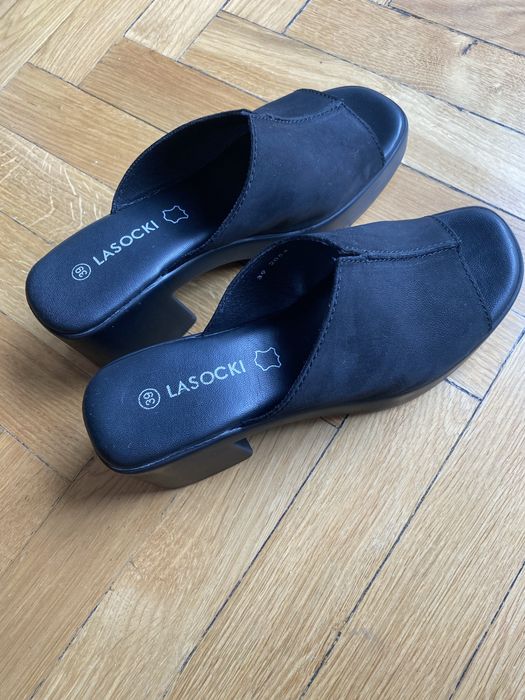 Klapki Lasocki 39, 40 koturny czarne zamsz skóra obcas