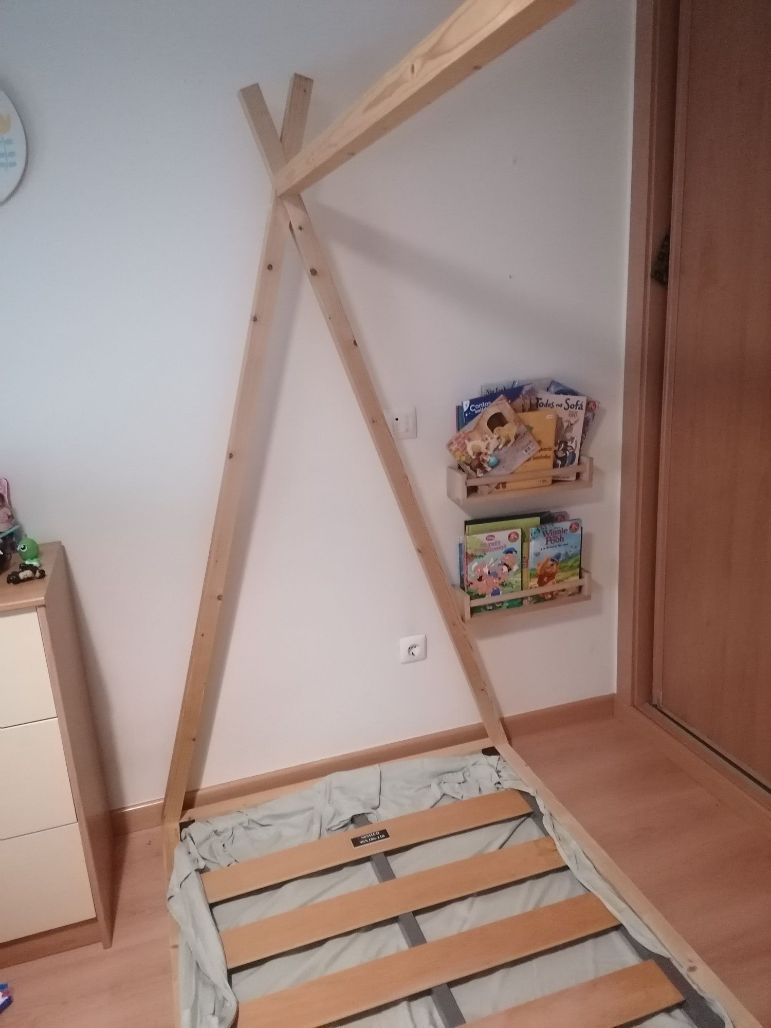 Cama Montessori criança