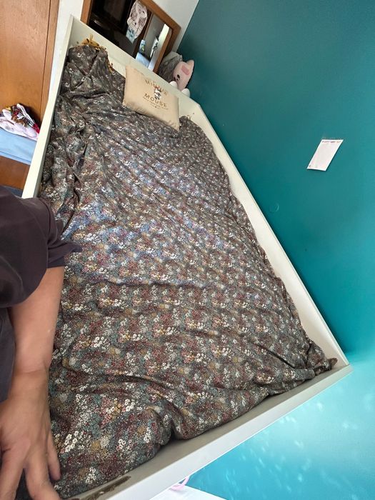 Cama alta IKEA SMÄSTAD com roupeiro e estante embutidos + quadriculas