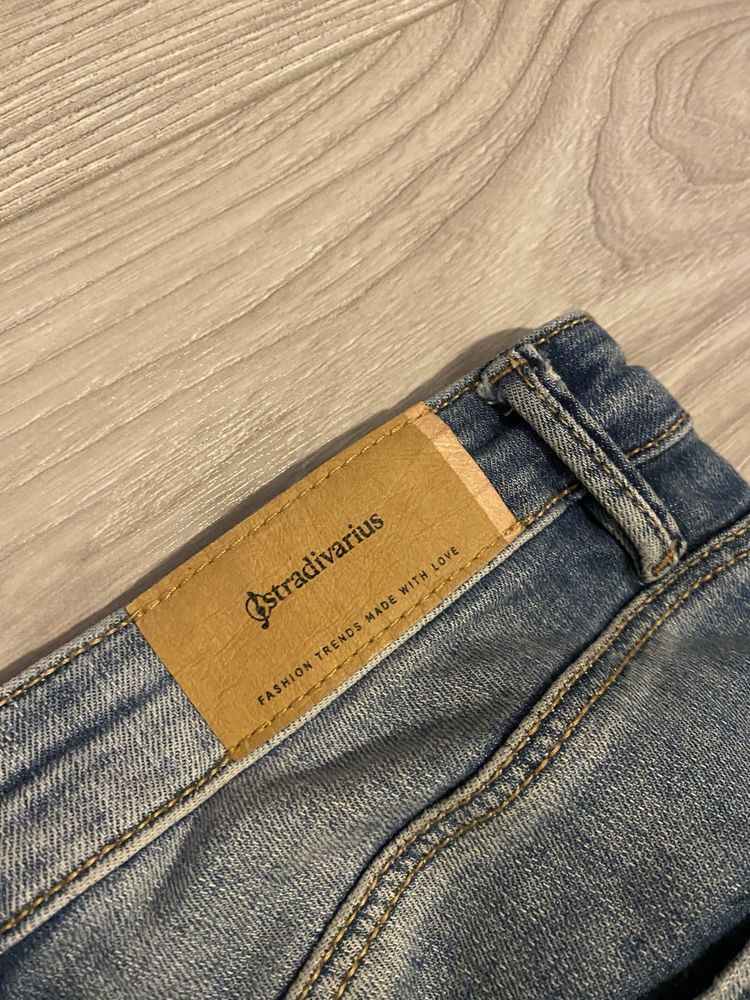 Jeansy regular high waist