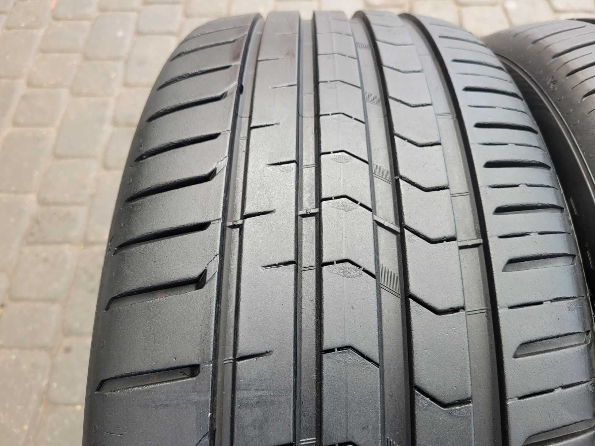 225  / 45  R  18   Vredestein