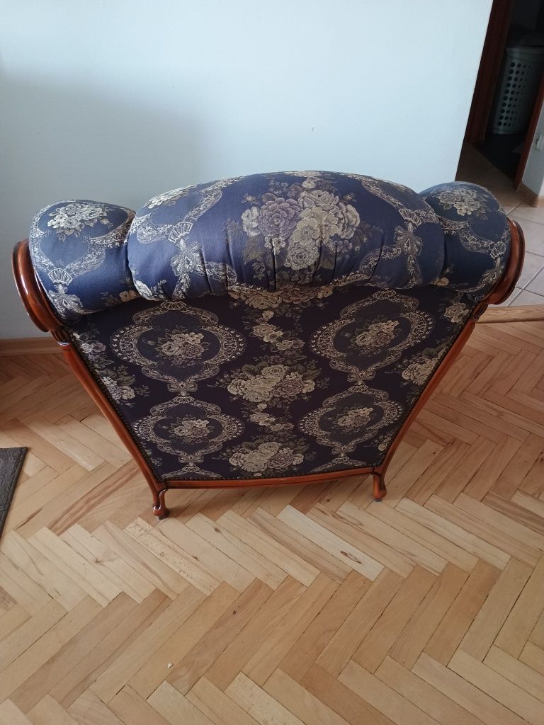 Sprzedam fotel i podnóżek