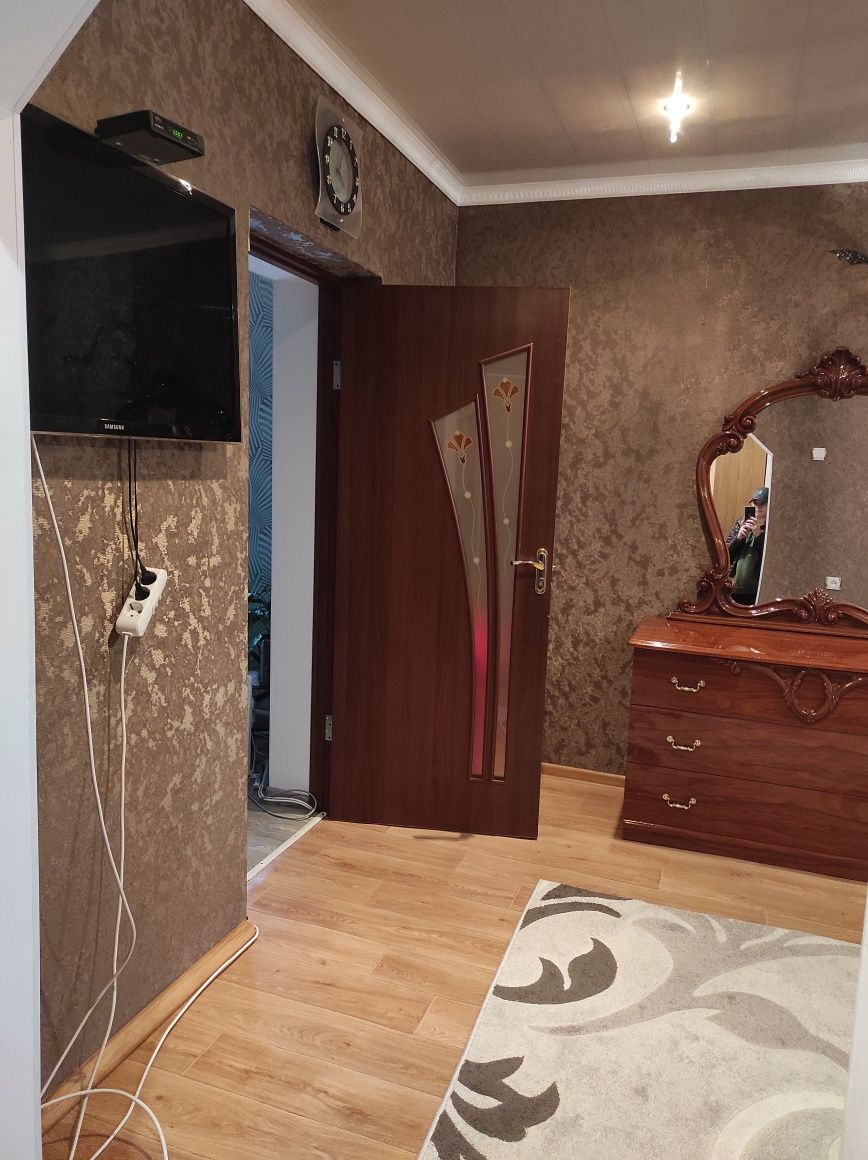 Продам 2 кім кв в Новогуйвинську