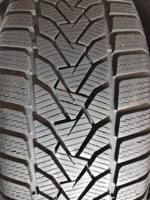 Шини 8мм 205/60 R16 UNIROYAL WinterExpert б/у зима склад