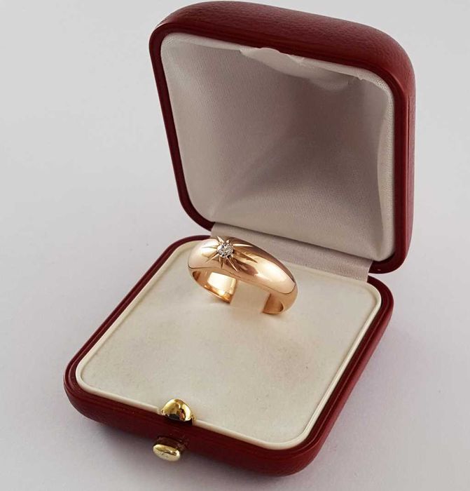 Złoty sygnet próby 3 z diamentem około 0,13 ct z lat 1920 / 31