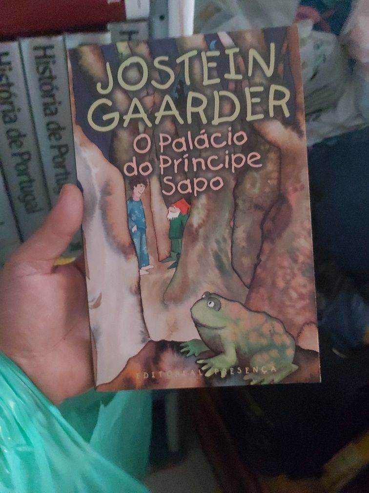 Vende se varios livros