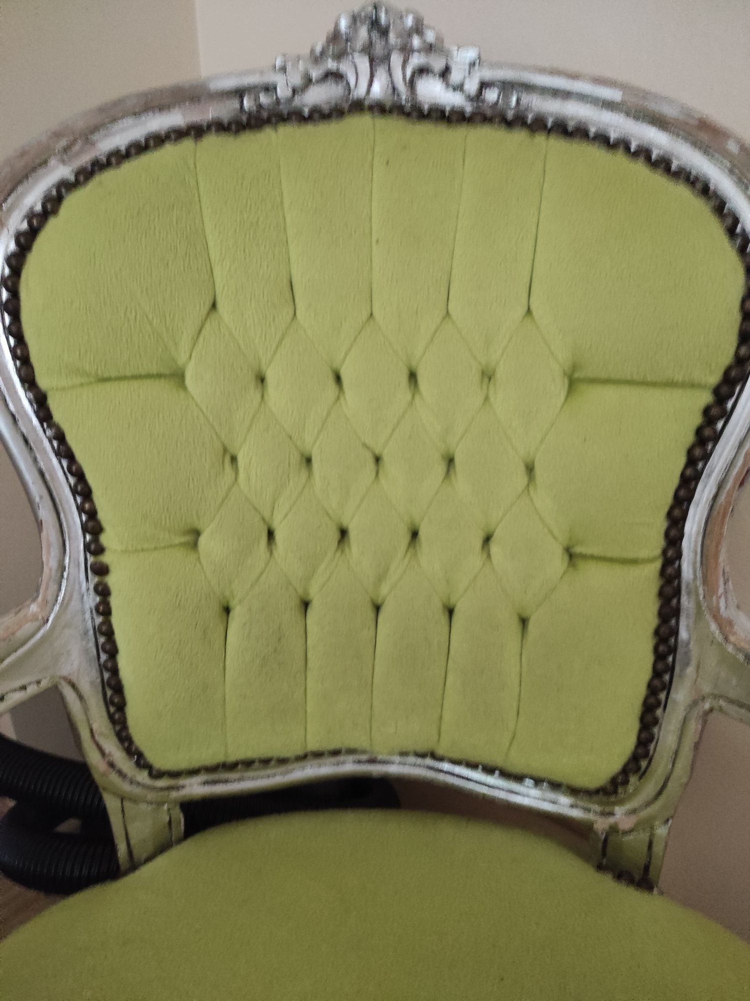 Fotel w kolorze limonkowym