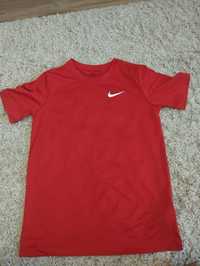 T-shirt Nike czerwona 152cm