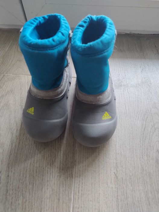 Продам дитячі дими сезонні черевики Adidas 25 розмір