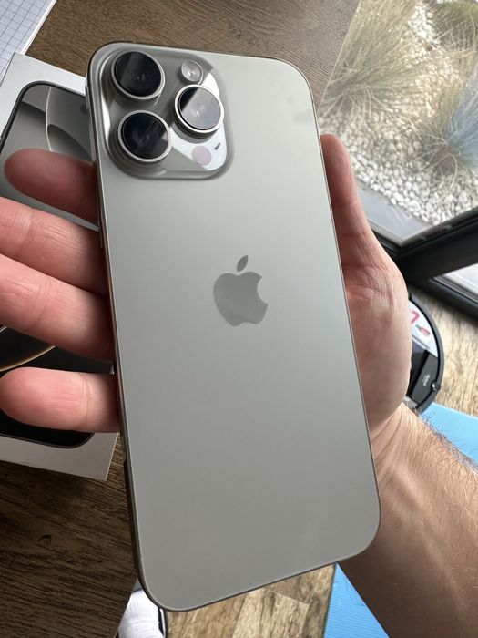 Продам IPhone 16 pro max 512 g