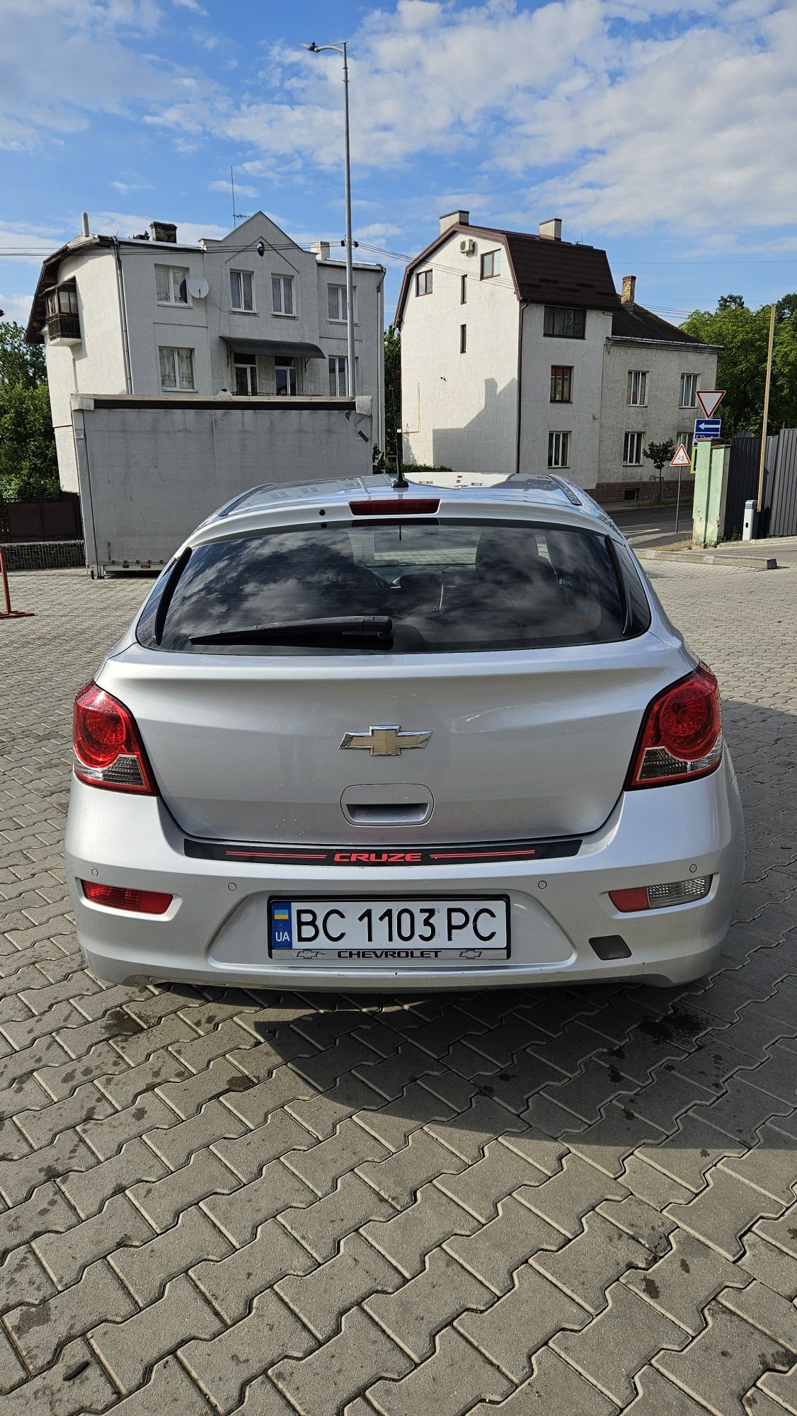 Машина Chevrolet cruze