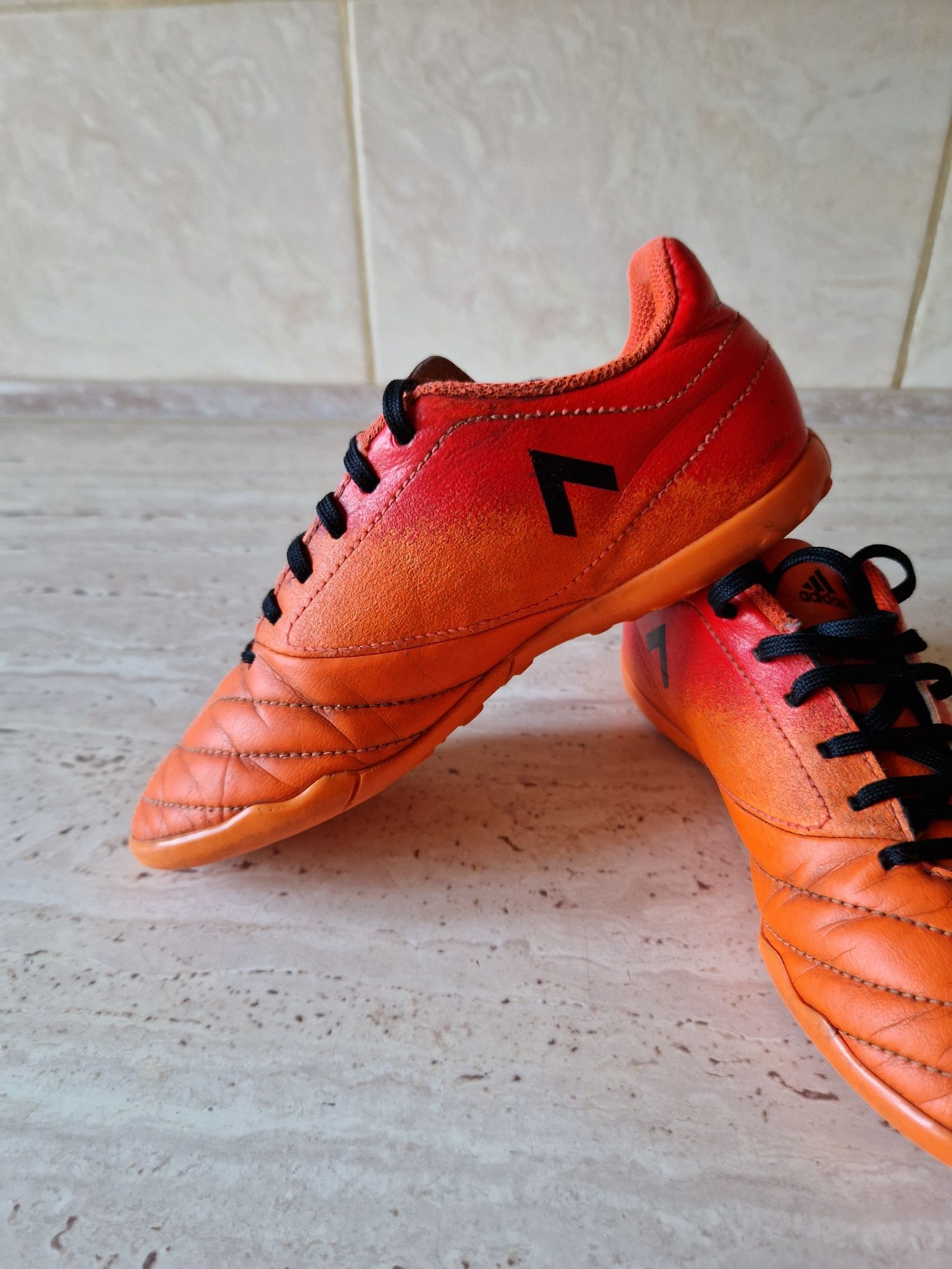 Halówki adidas r 33